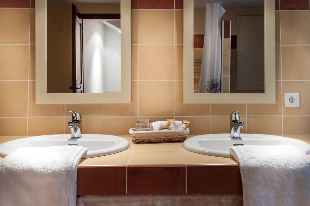 Le Clos Des Canebiers Bed and Breakfast Grasse Habitación foto